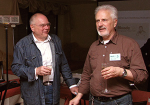 E. Schaust und E. Heinrich begüßen